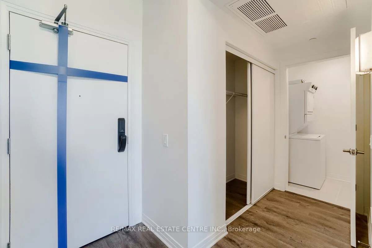 95 Dundas Street W, #119