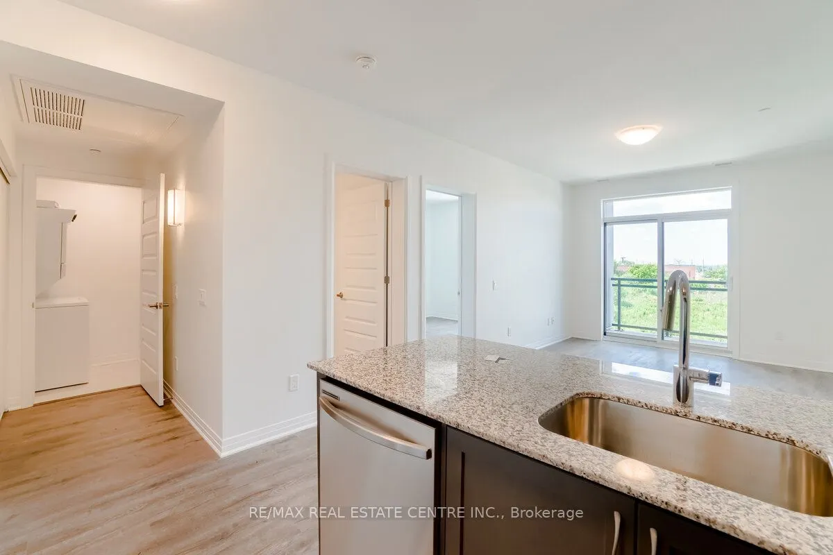 95 Dundas Street W, #119