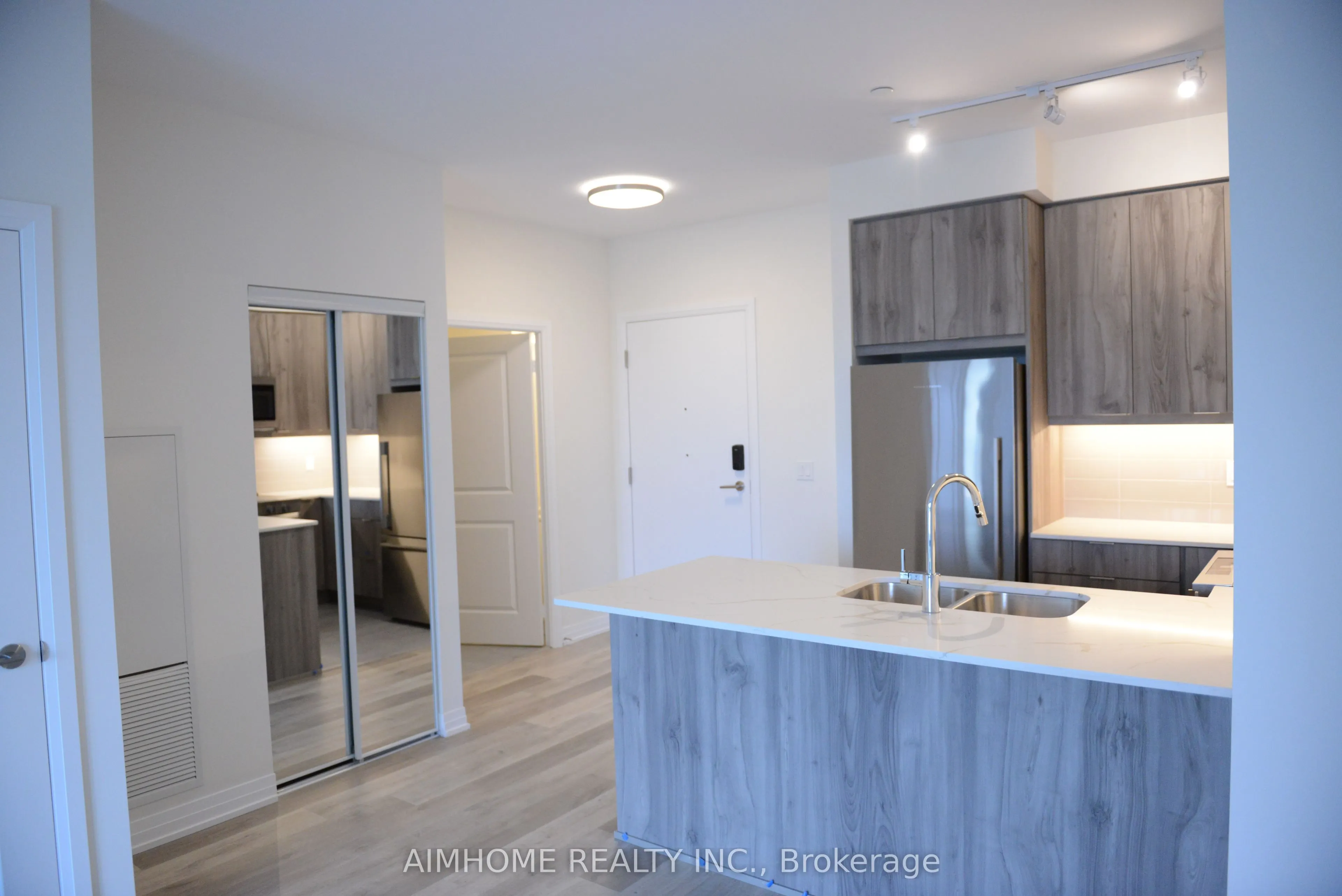 15 Watergarden Drive, #206