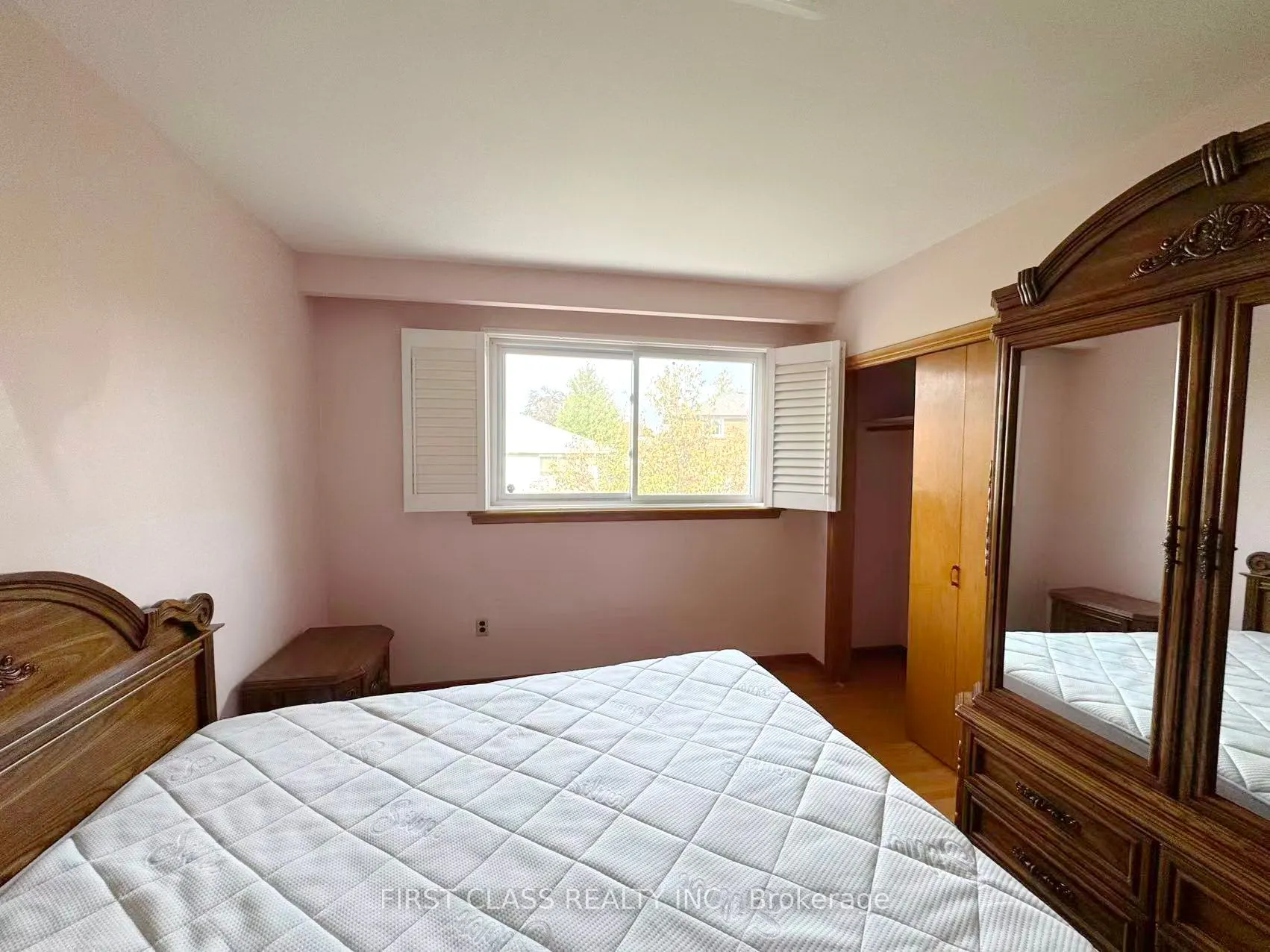 3277 CARDROSS Road, #Upper Unit