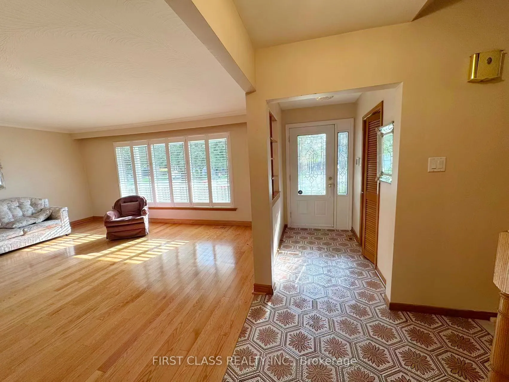 3277 CARDROSS Road, #Upper Unit