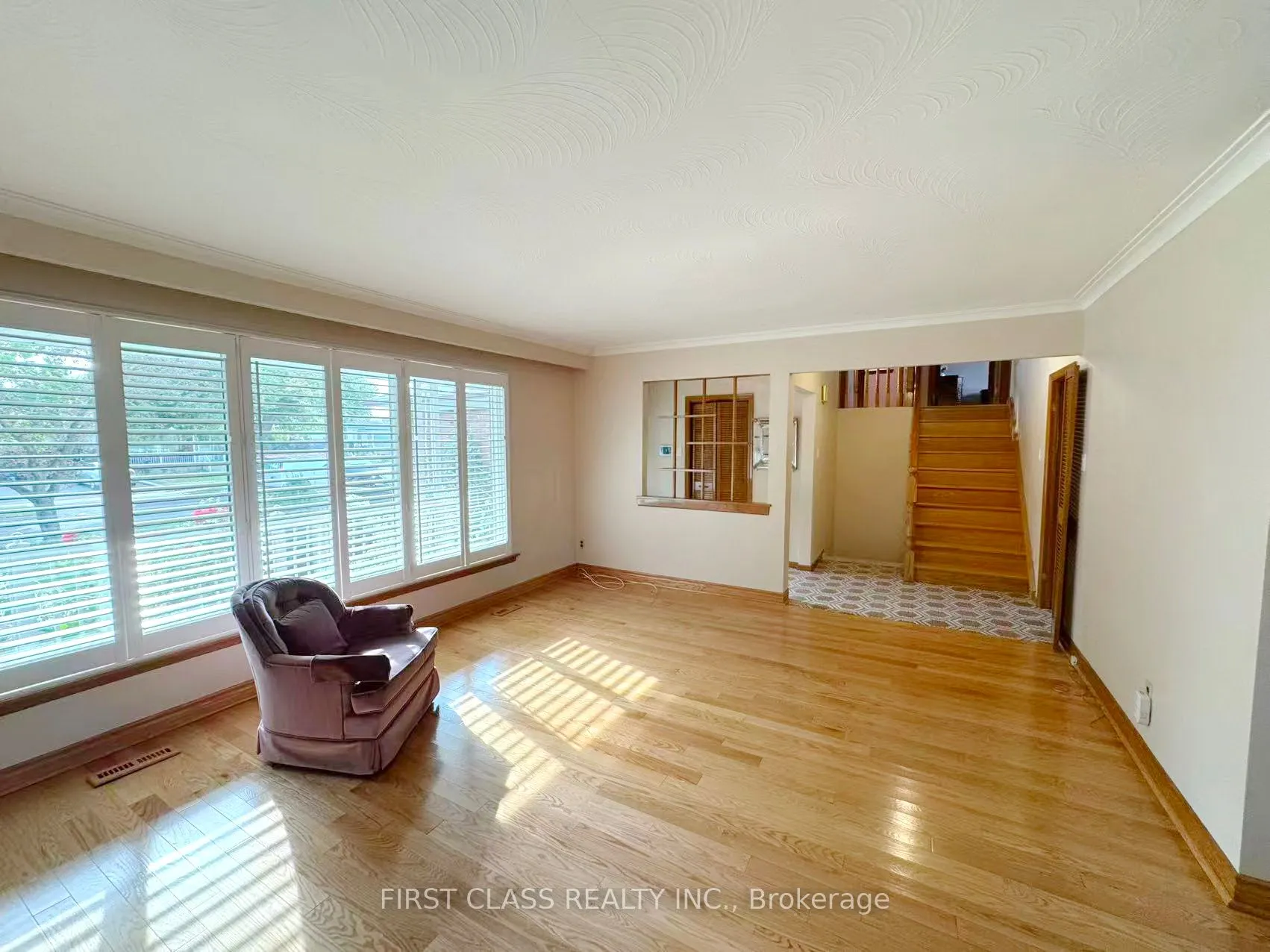 3277 CARDROSS Road, #Upper Unit