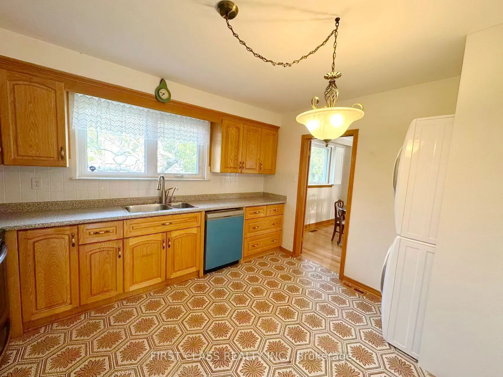 3277 CARDROSS Road, #Upper Unit