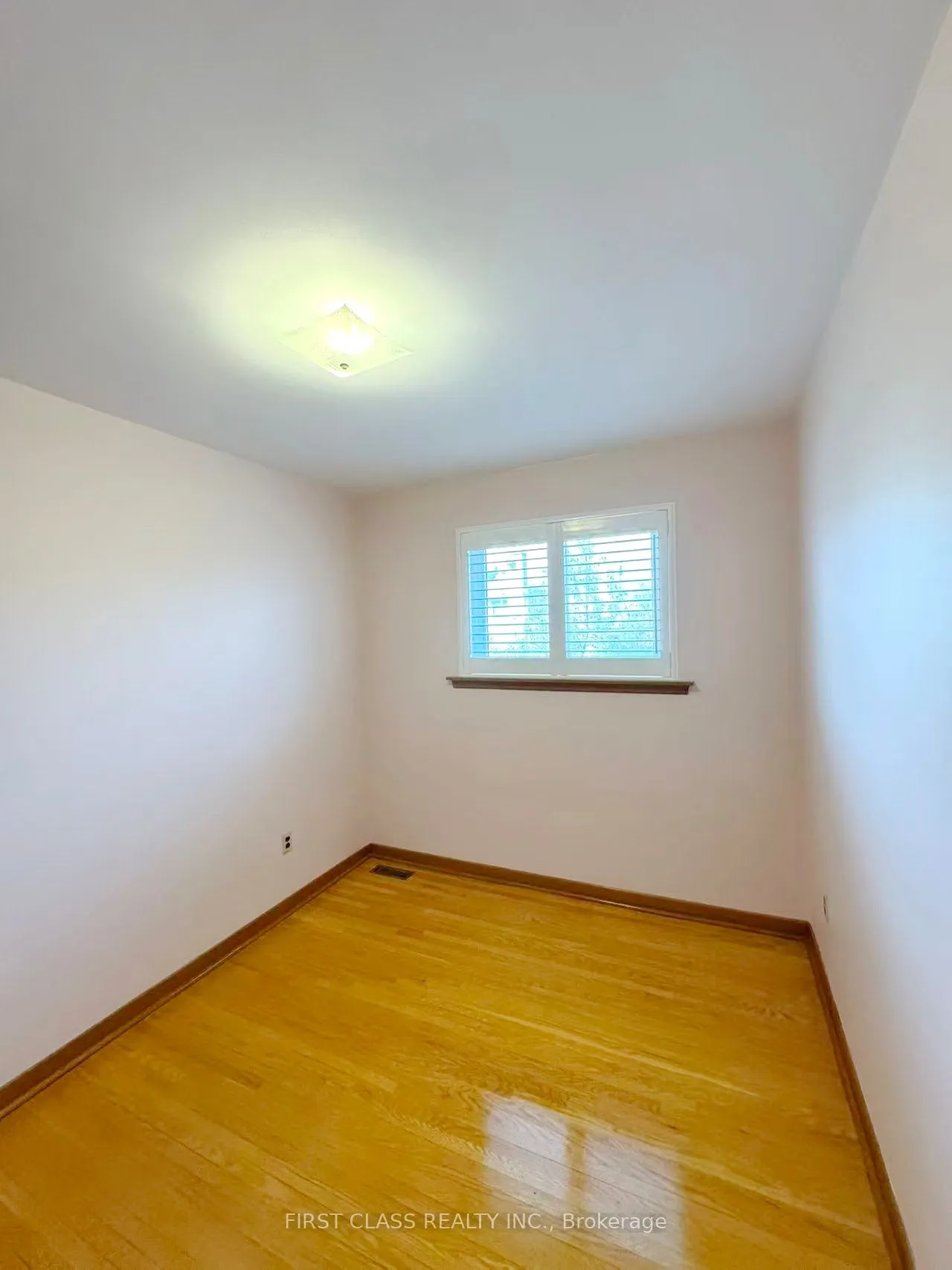 3277 CARDROSS Road, #Upper Unit