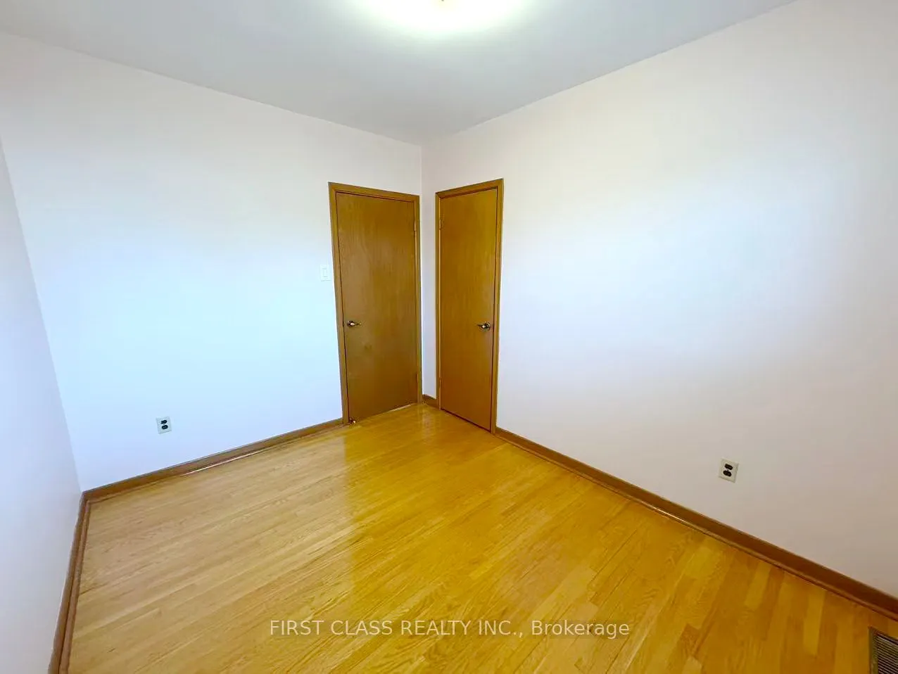 3277 CARDROSS Road, #Upper Unit