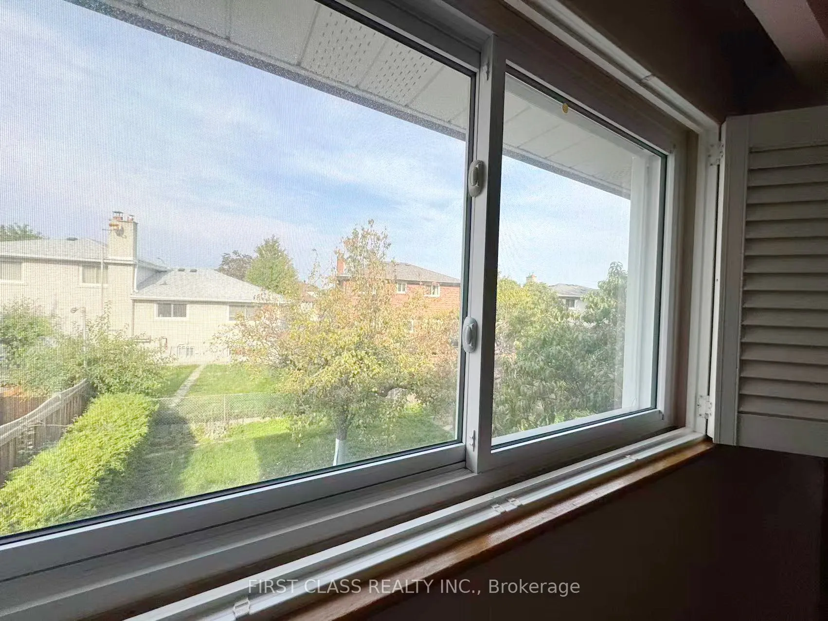 3277 CARDROSS Road, #Upper Unit