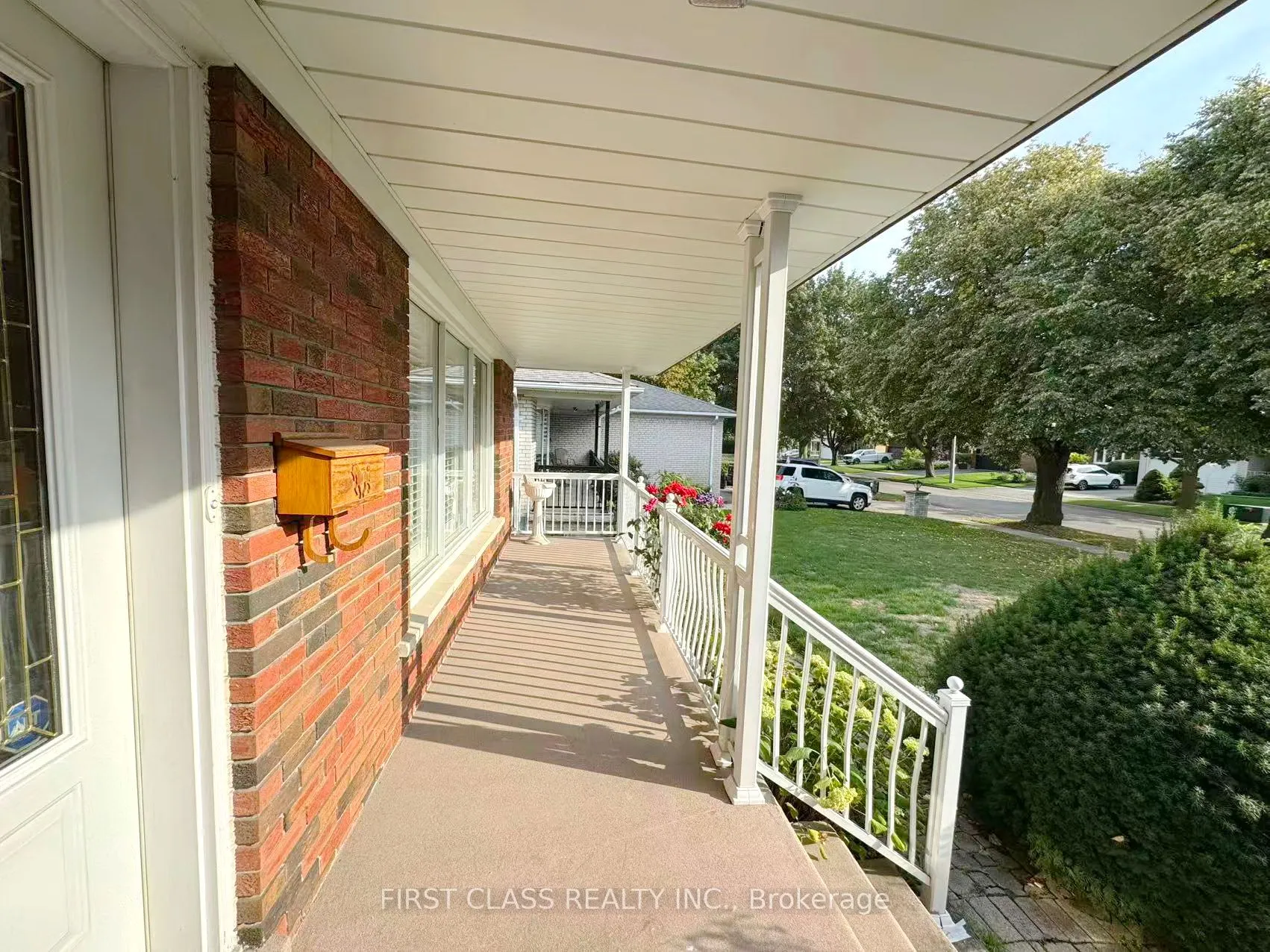 3277 CARDROSS Road, #Upper Unit