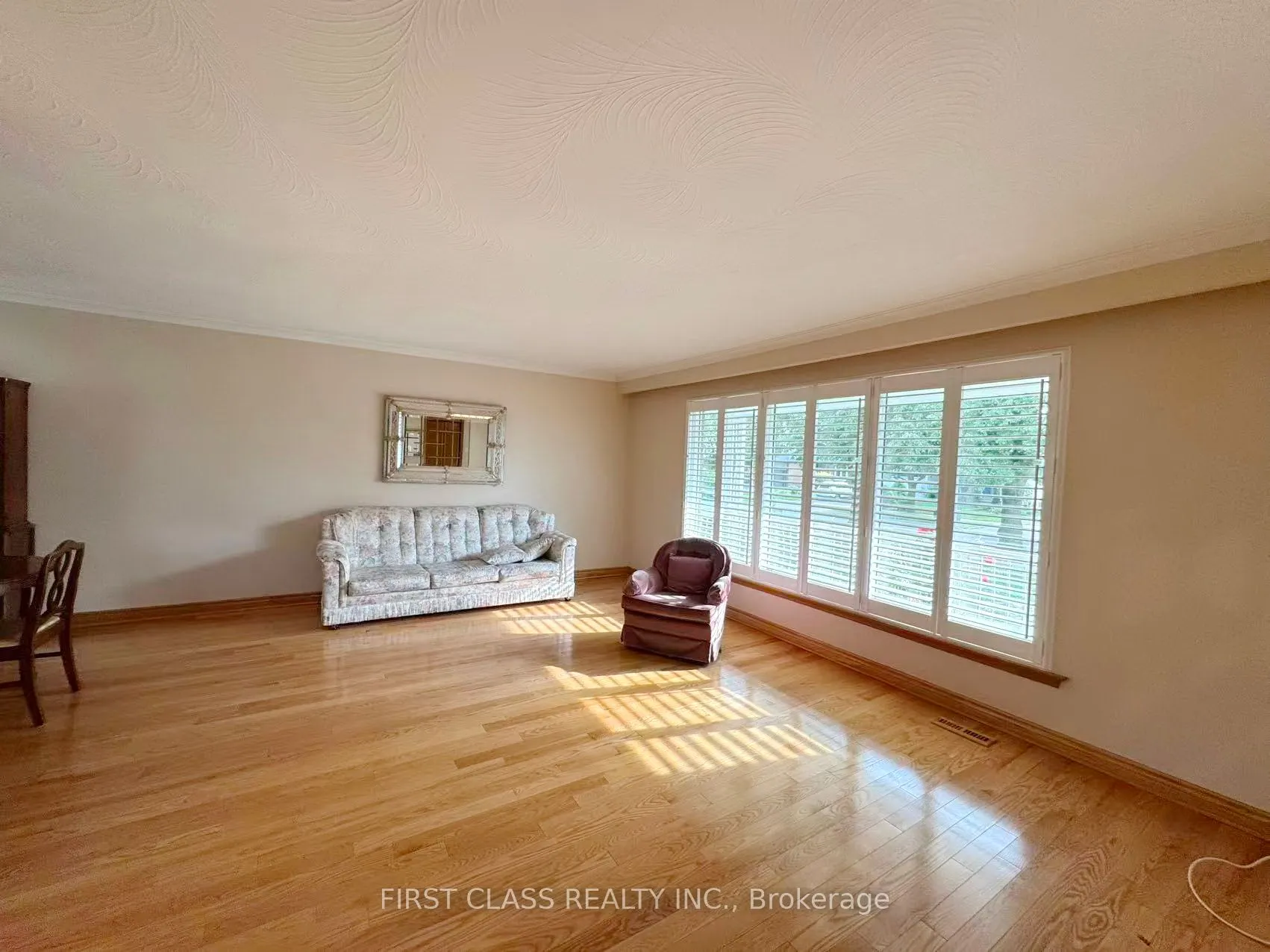 3277 CARDROSS Road, #Upper Unit