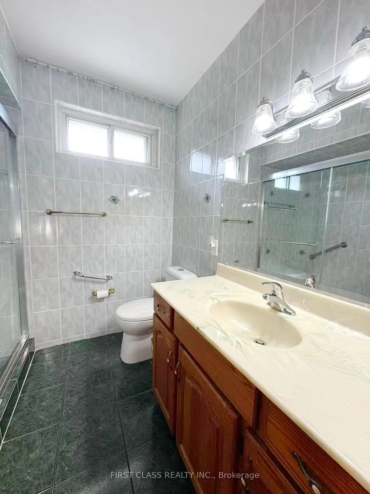 3277 CARDROSS Road, #Upper Unit