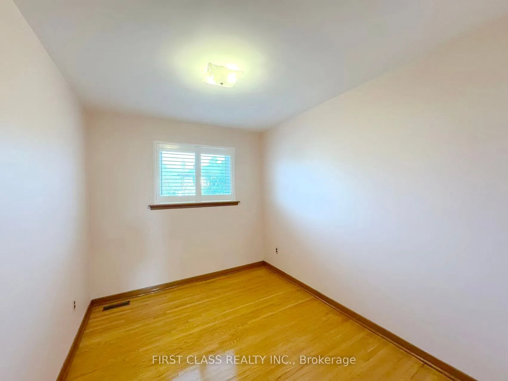 3277 CARDROSS Road, #Upper Unit