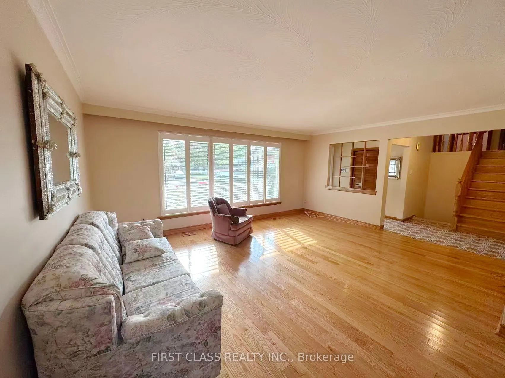 3277 CARDROSS Road, #Upper Unit