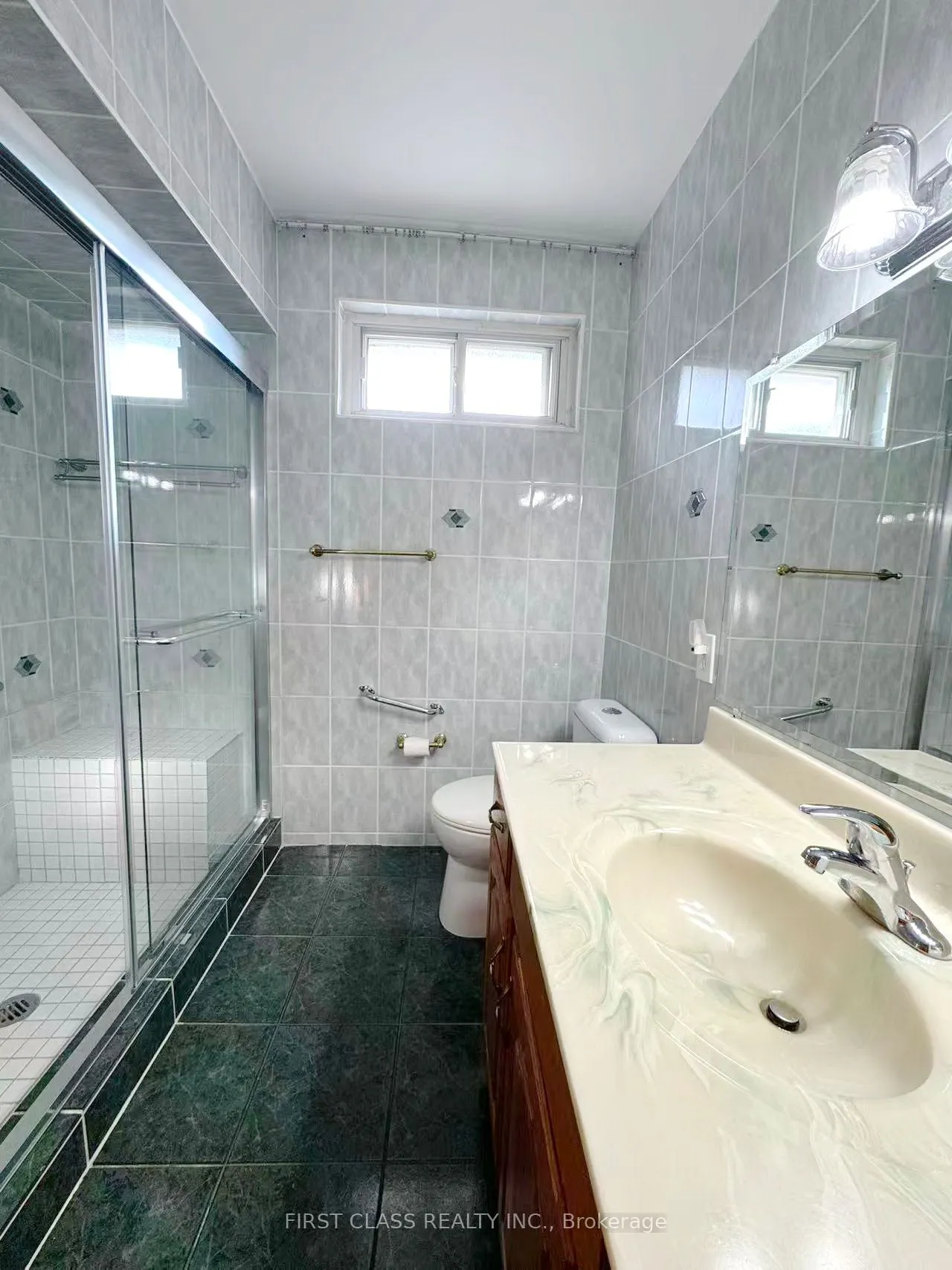 3277 CARDROSS Road, #Upper Unit