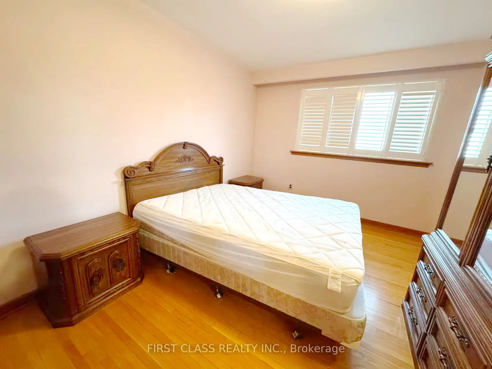 3277 CARDROSS Road, #Upper Unit