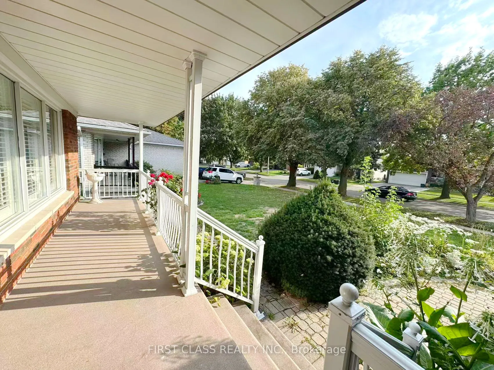 3277 CARDROSS Road, #Upper Unit