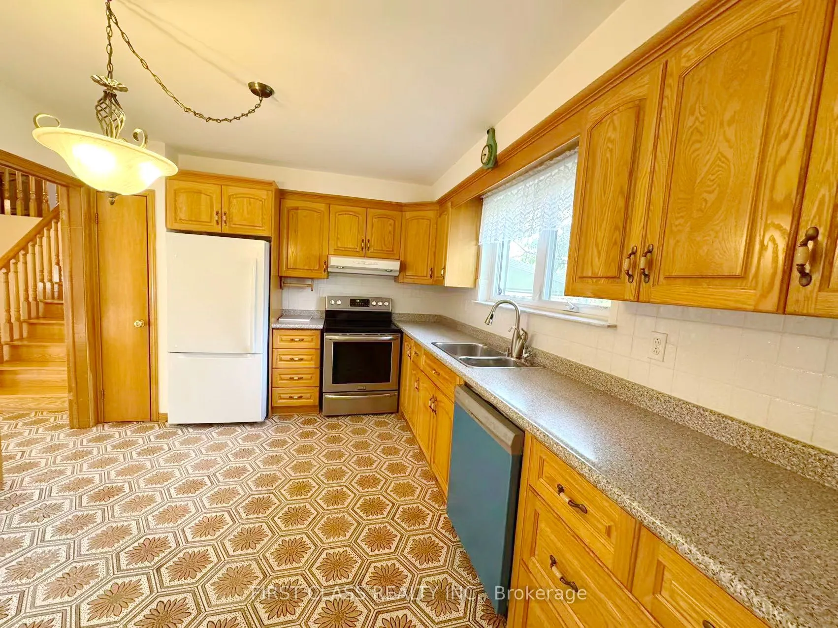 3277 CARDROSS Road, #Upper Unit