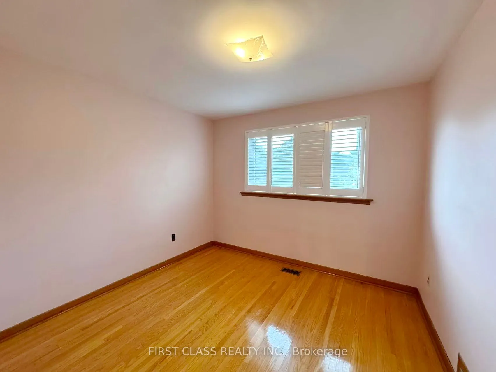 3277 CARDROSS Road, #Upper Unit
