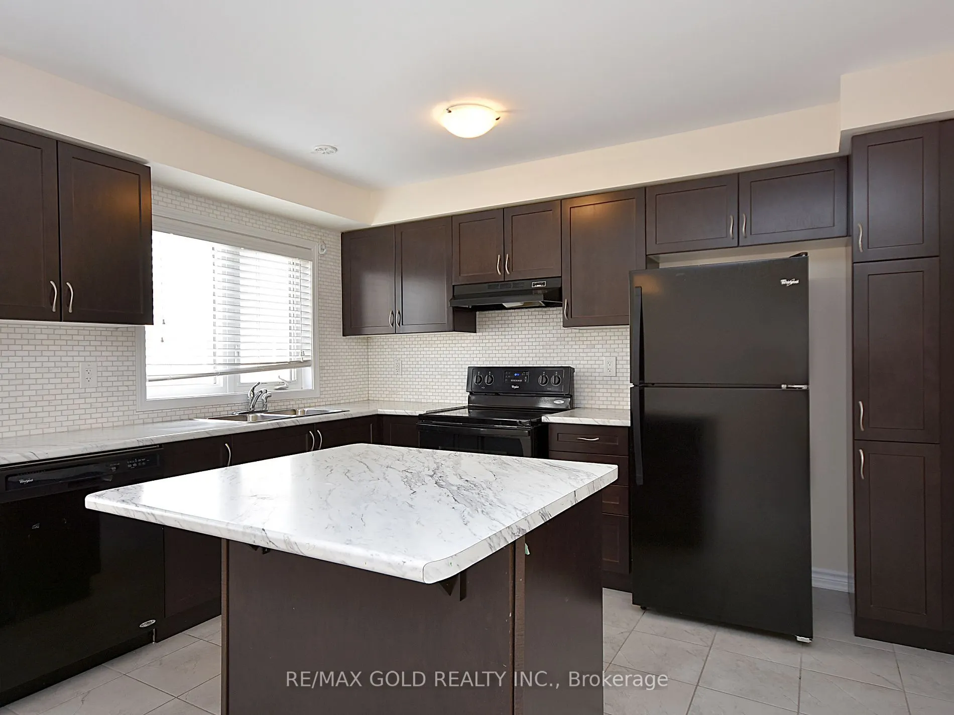 75 Metro Crescent