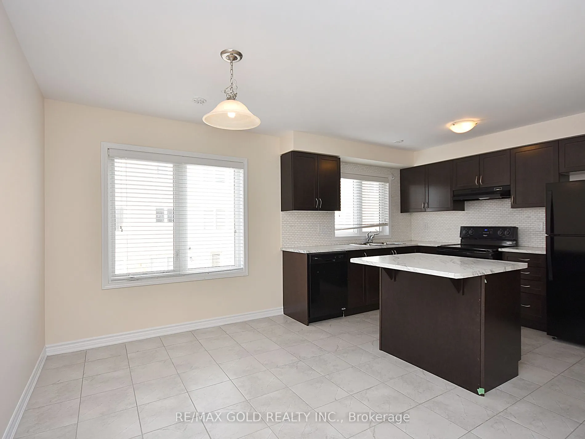 75 Metro Crescent