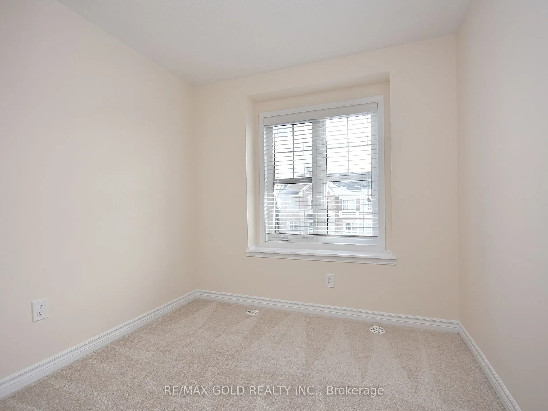 75 Metro Crescent