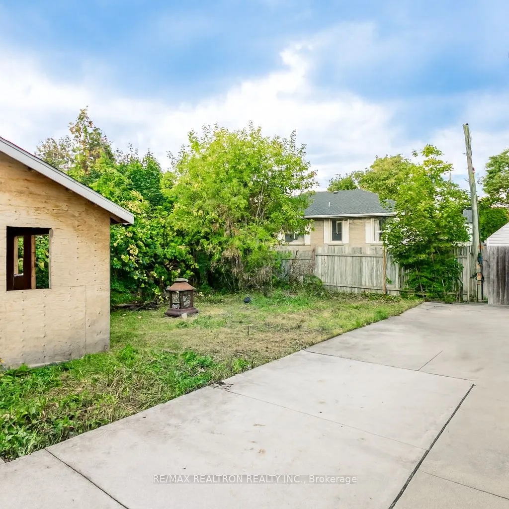 113 Hadrian Drive, #Lower