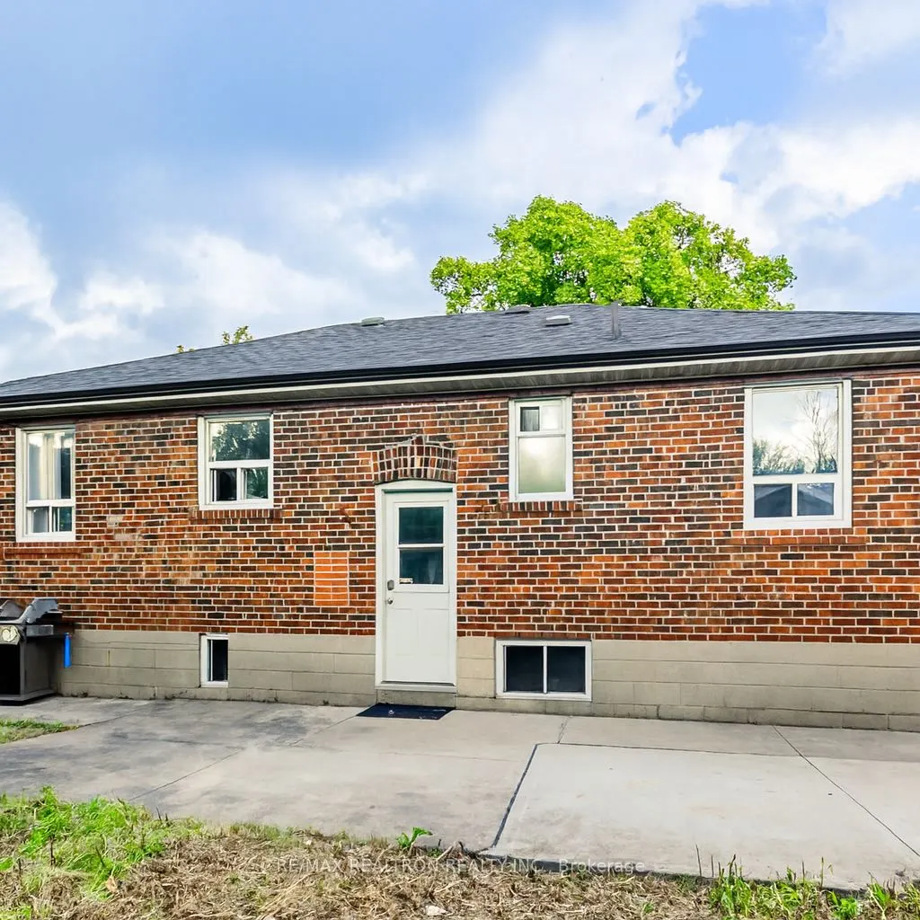113 Hadrian Drive, #Lower