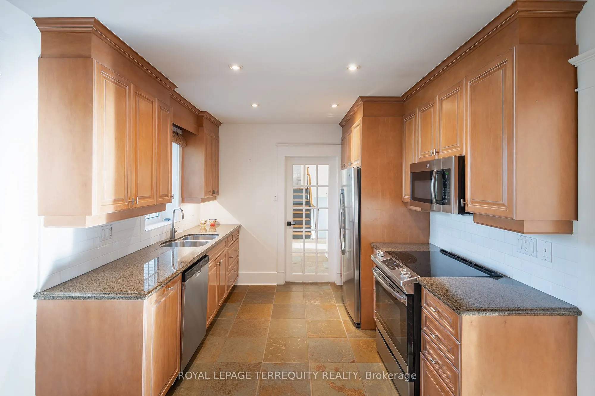 31 Rivercove Drive