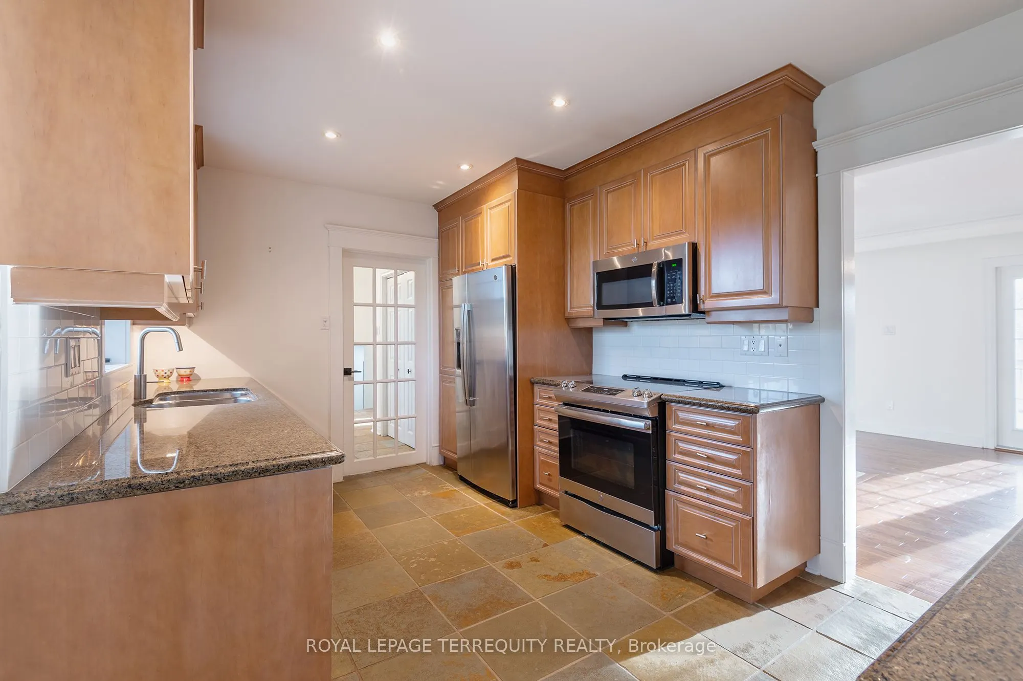 31 Rivercove Drive