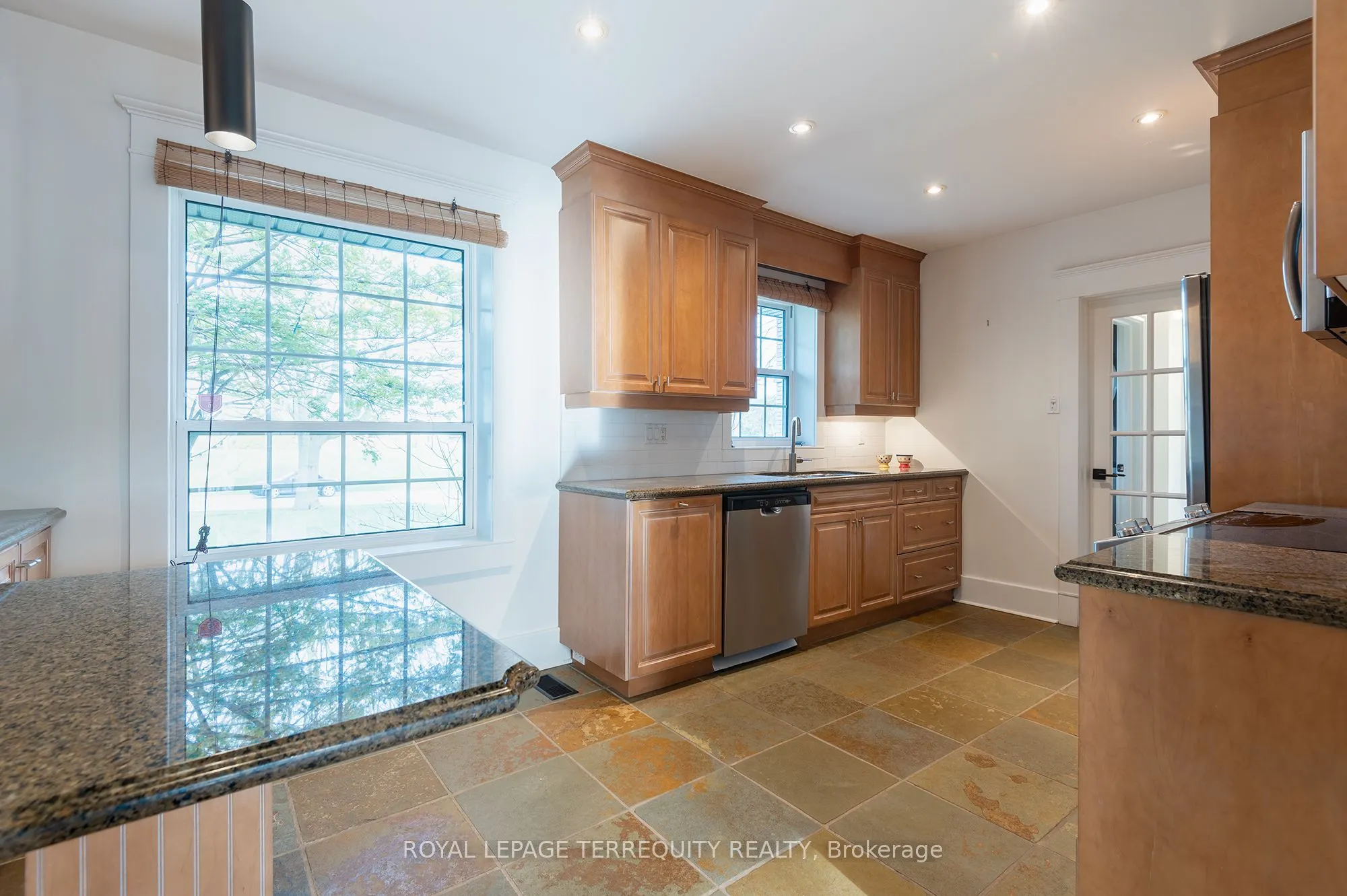 31 Rivercove Drive