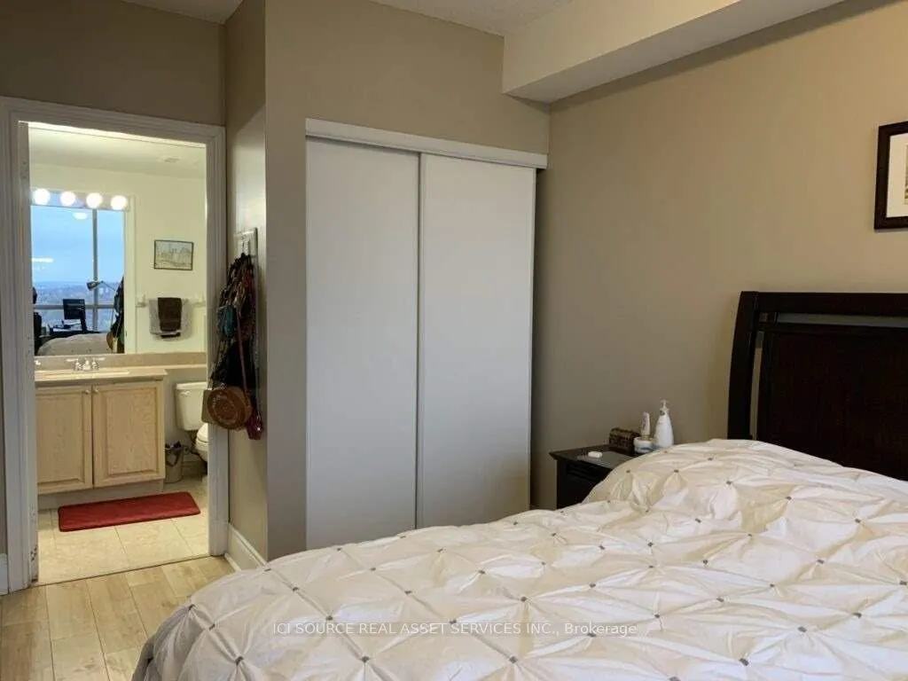 5233 Dundas Street W, #2320