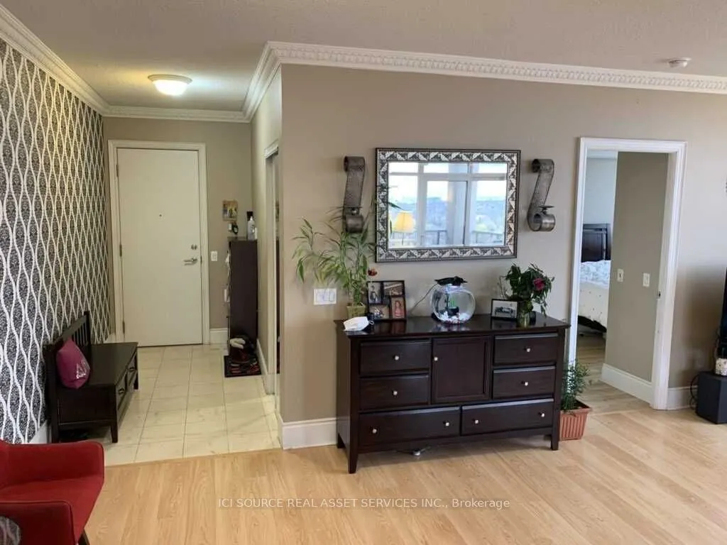 5233 Dundas Street W, #2320