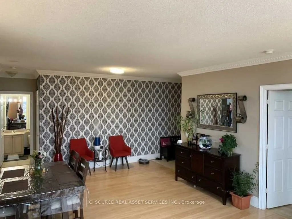 5233 Dundas Street W, #2320