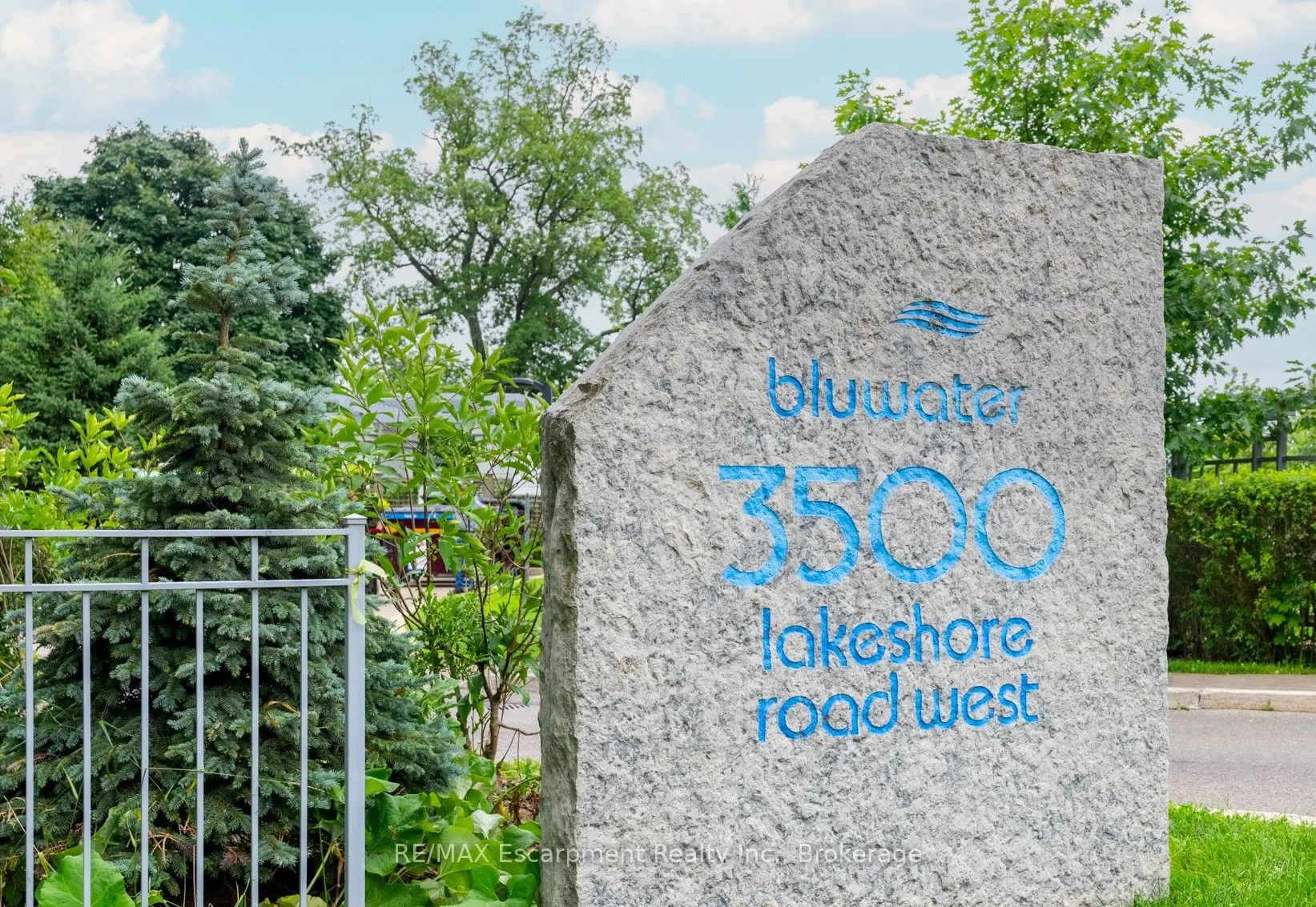 3500 Lakeshore Road W, #827