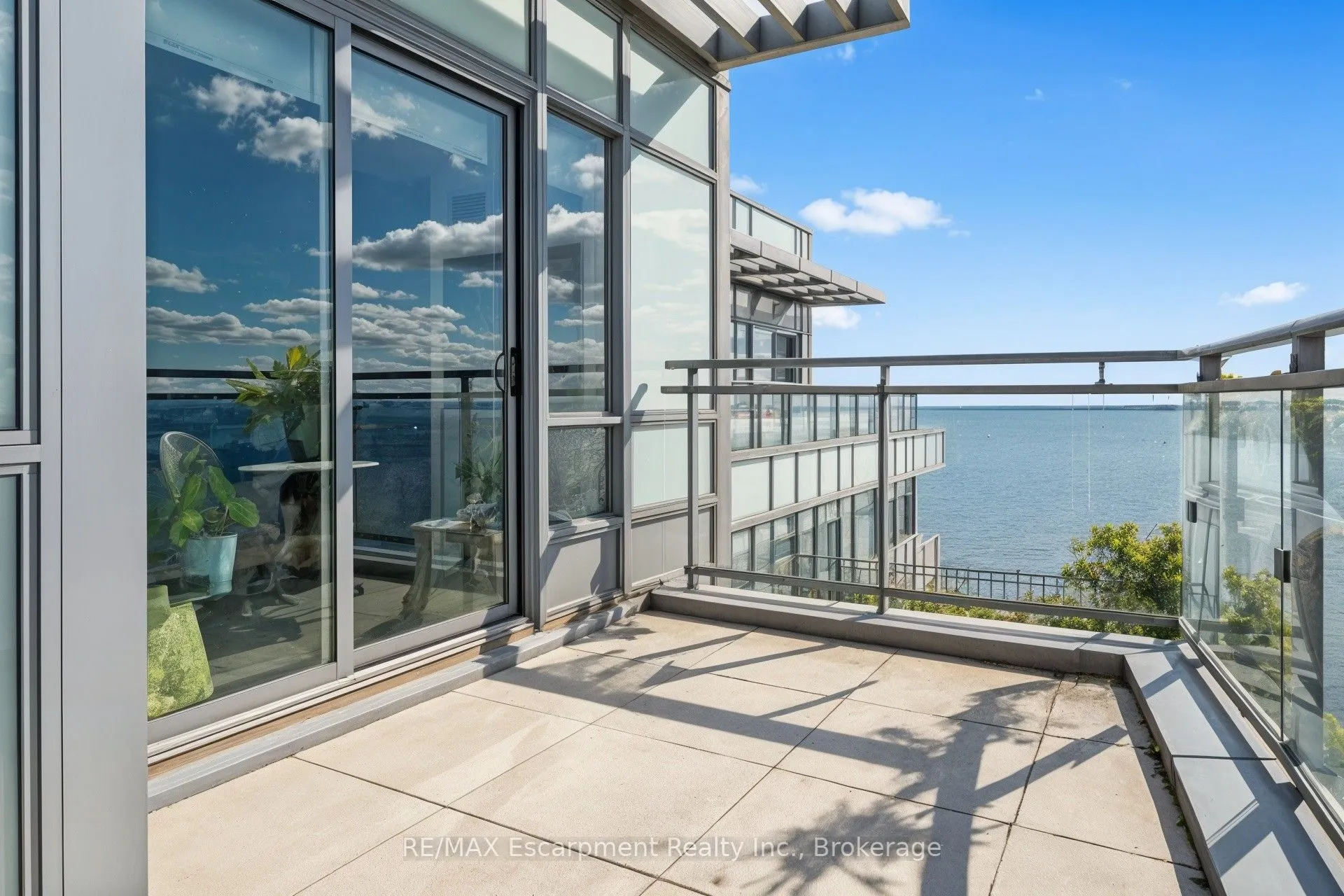 3500 Lakeshore Road W, #827