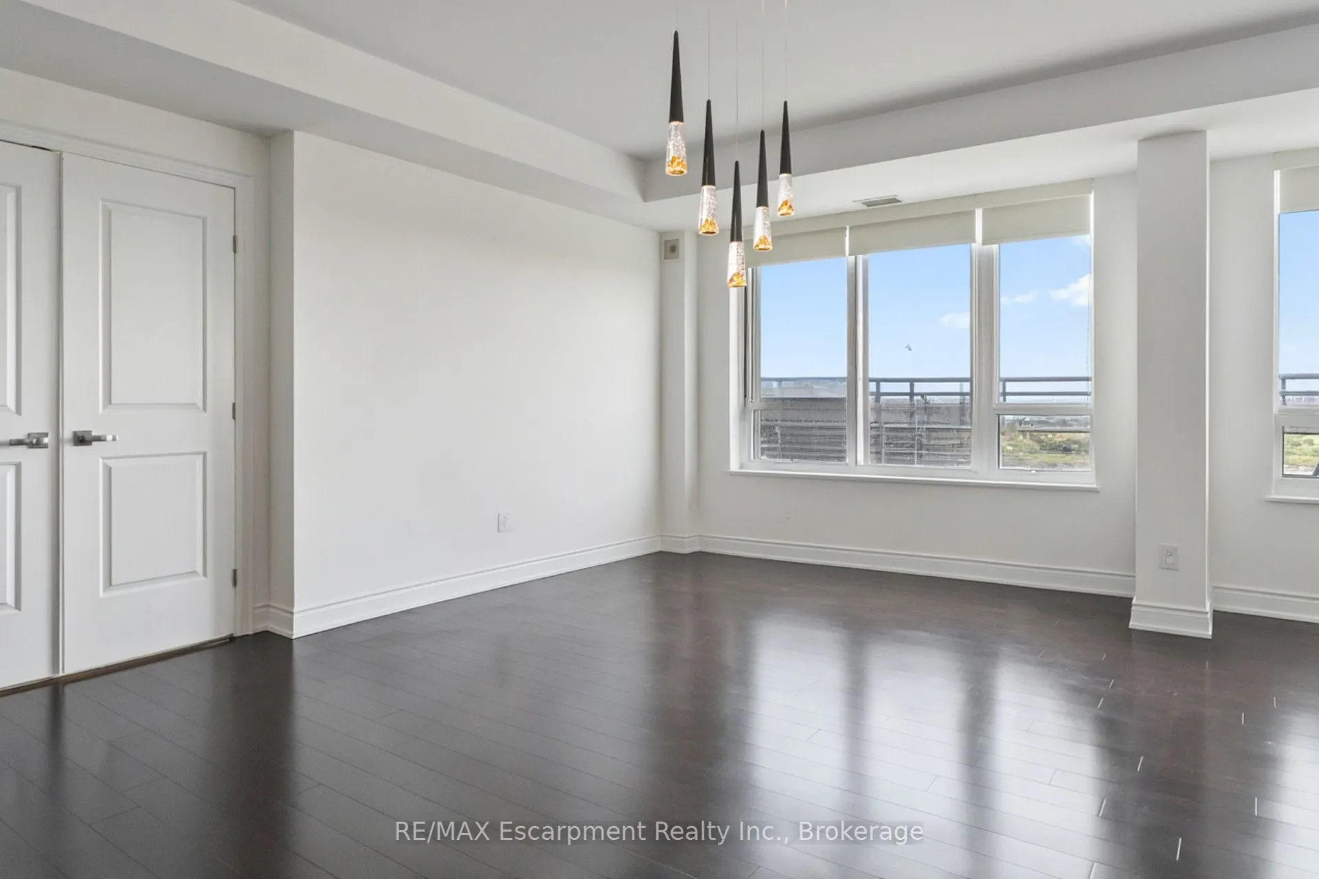 3500 Lakeshore Road W, #827