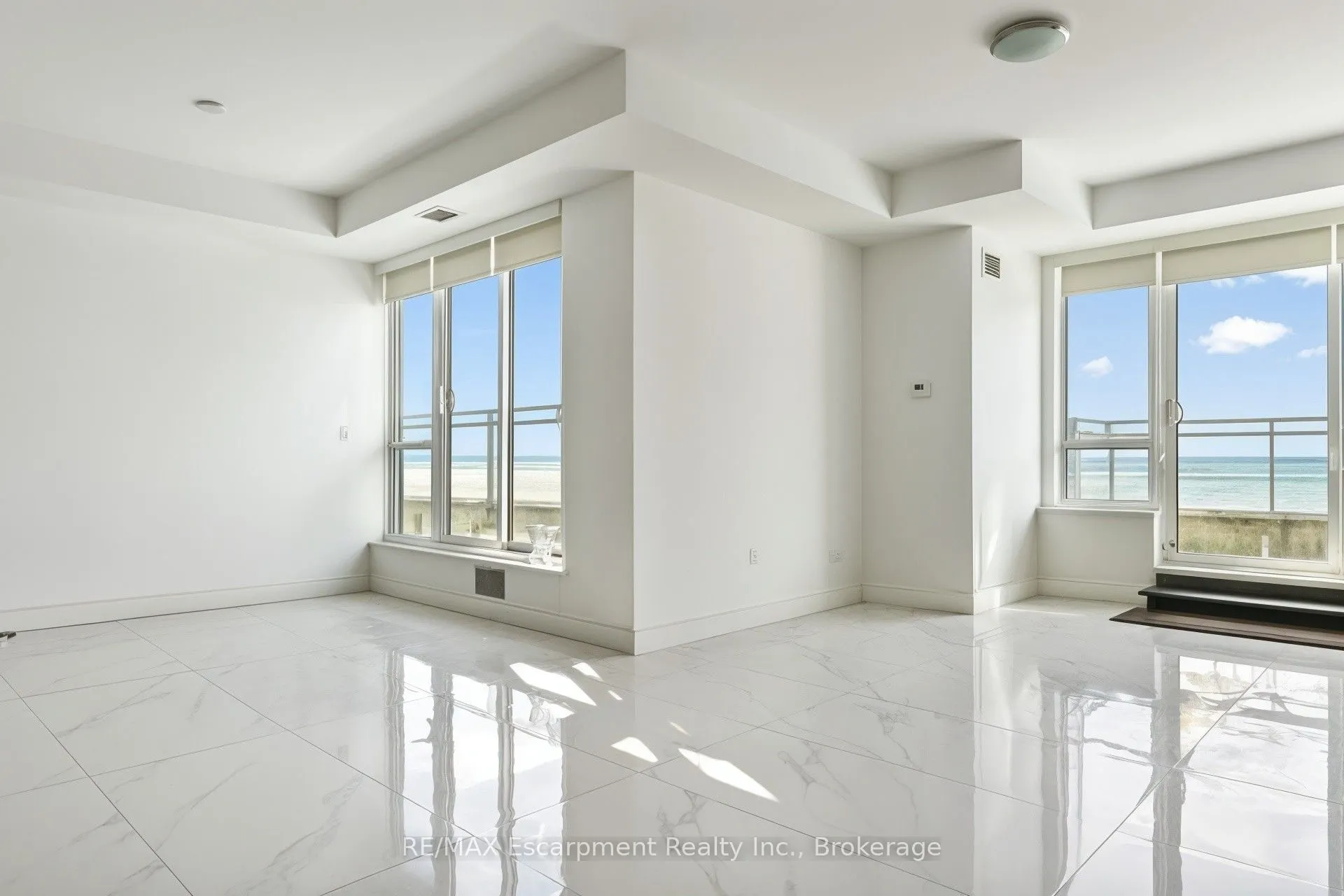 3500 Lakeshore Road W, #827