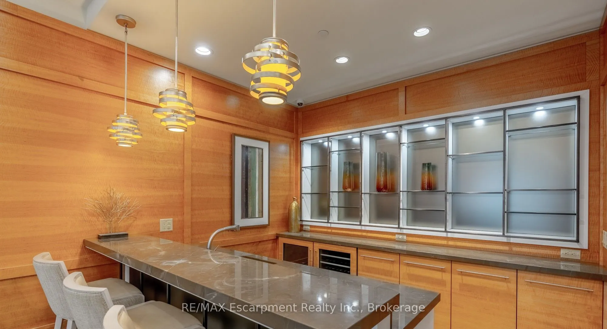 3500 Lakeshore Road W, #827
