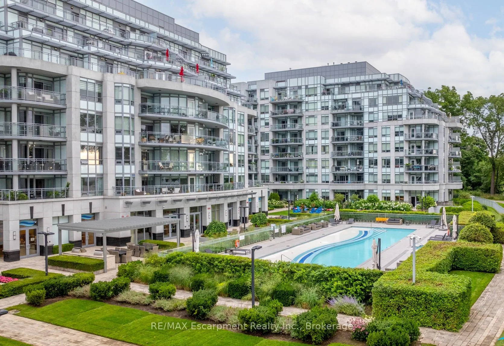 3500 Lakeshore Road W, #827