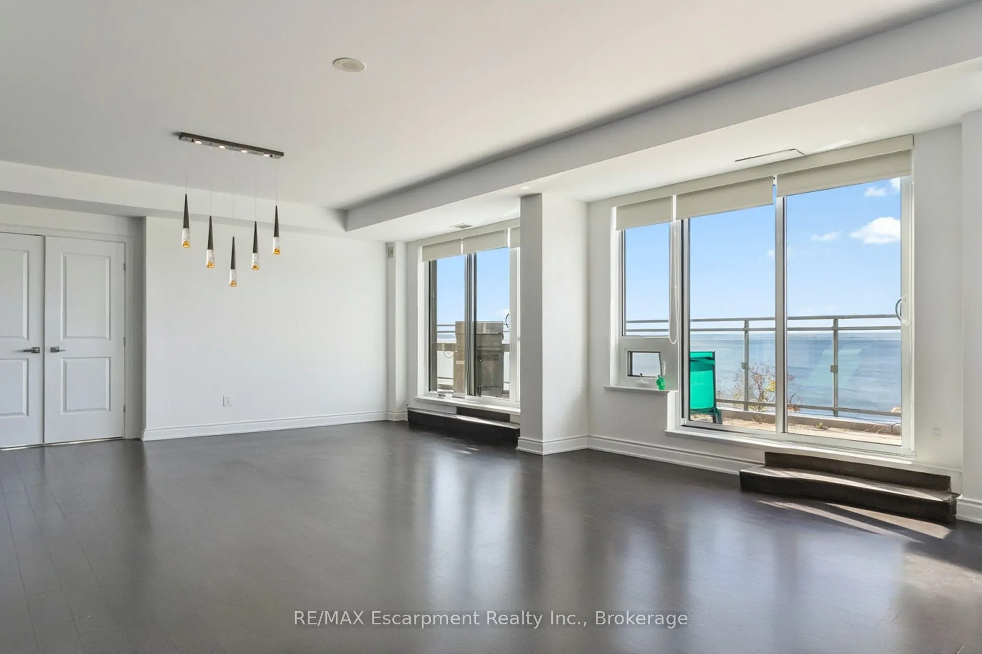 3500 Lakeshore Road W, #827