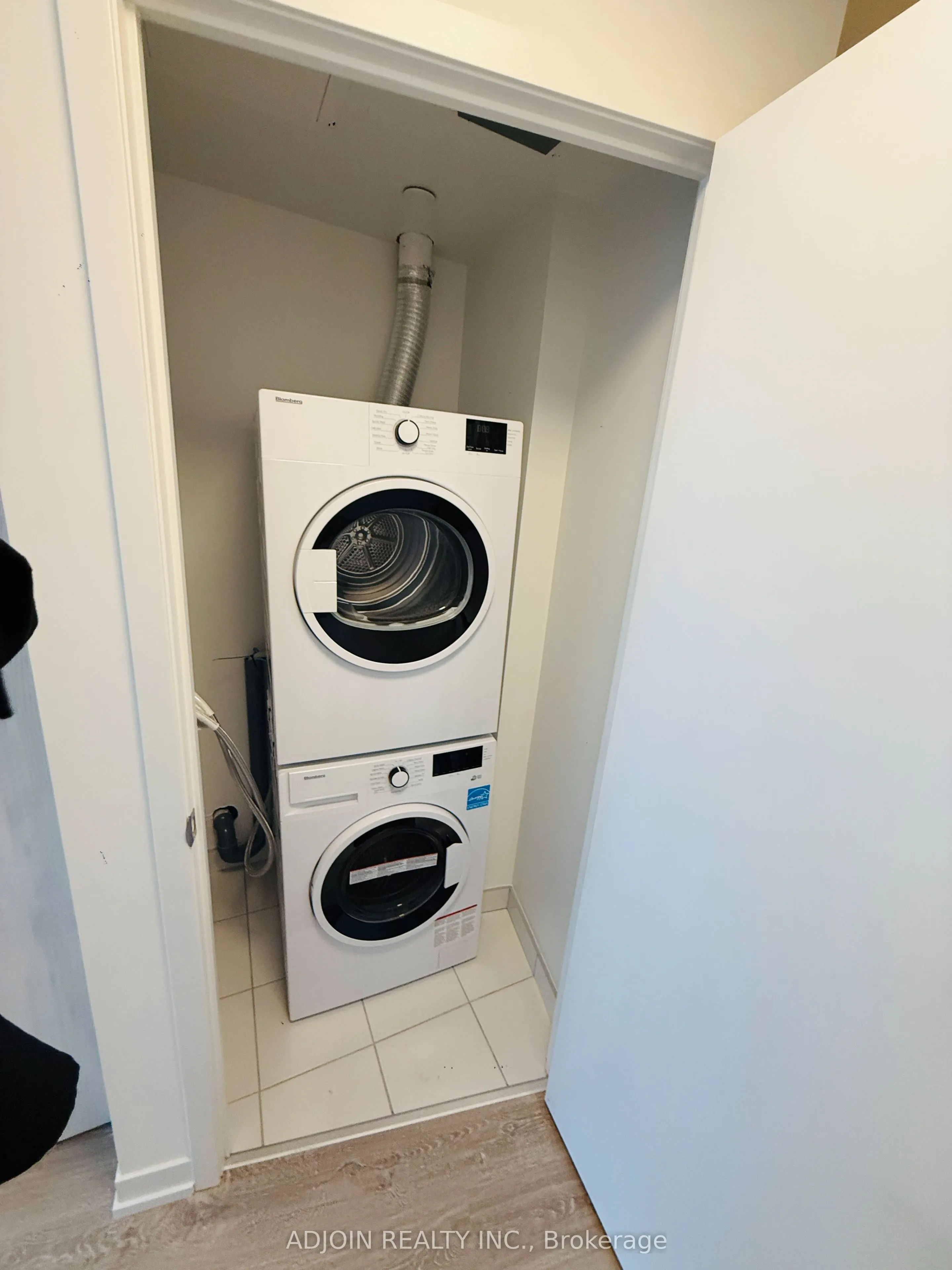 2485 Eglinton Avenue, #612