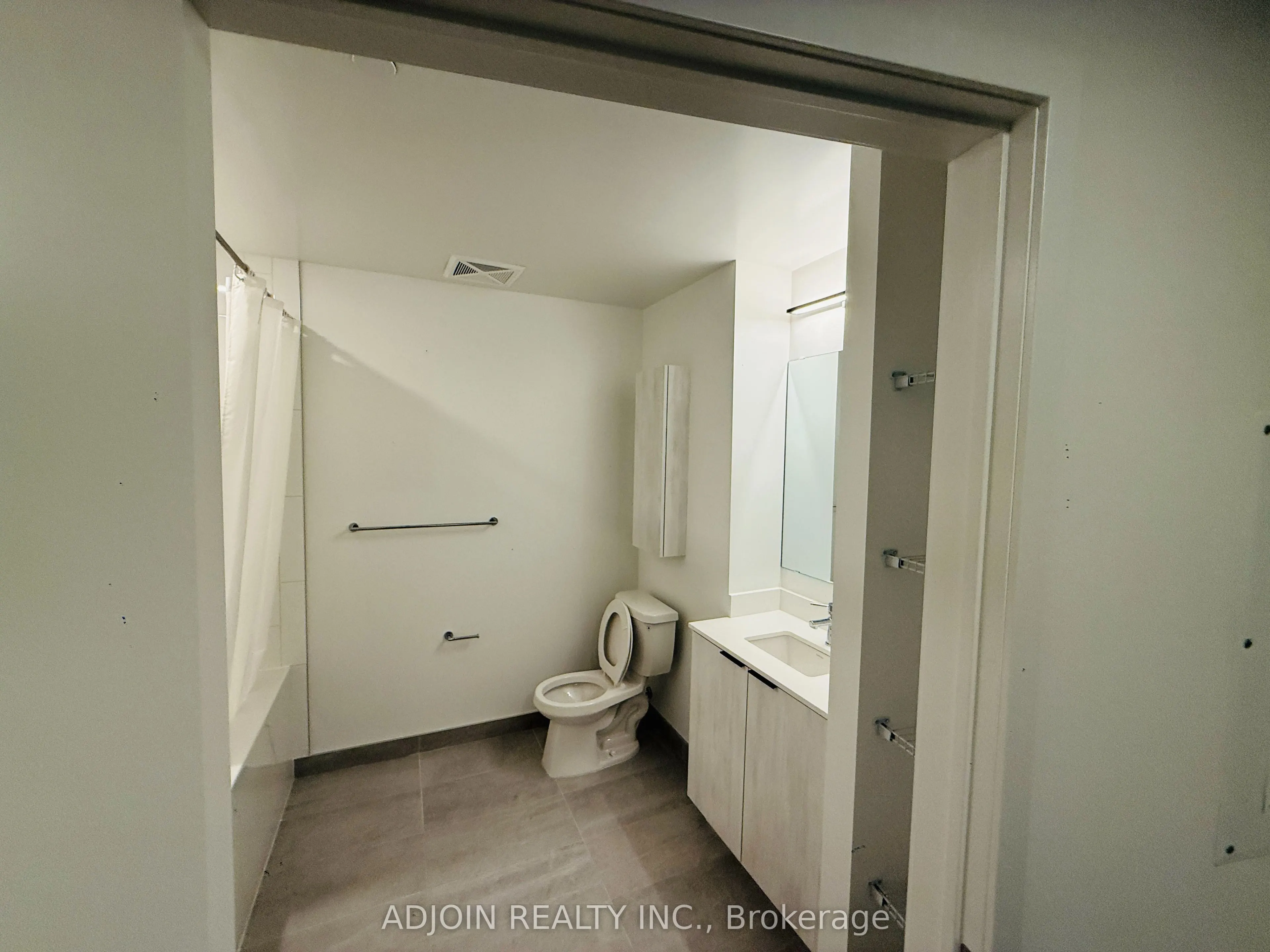 2485 Eglinton Avenue, #612