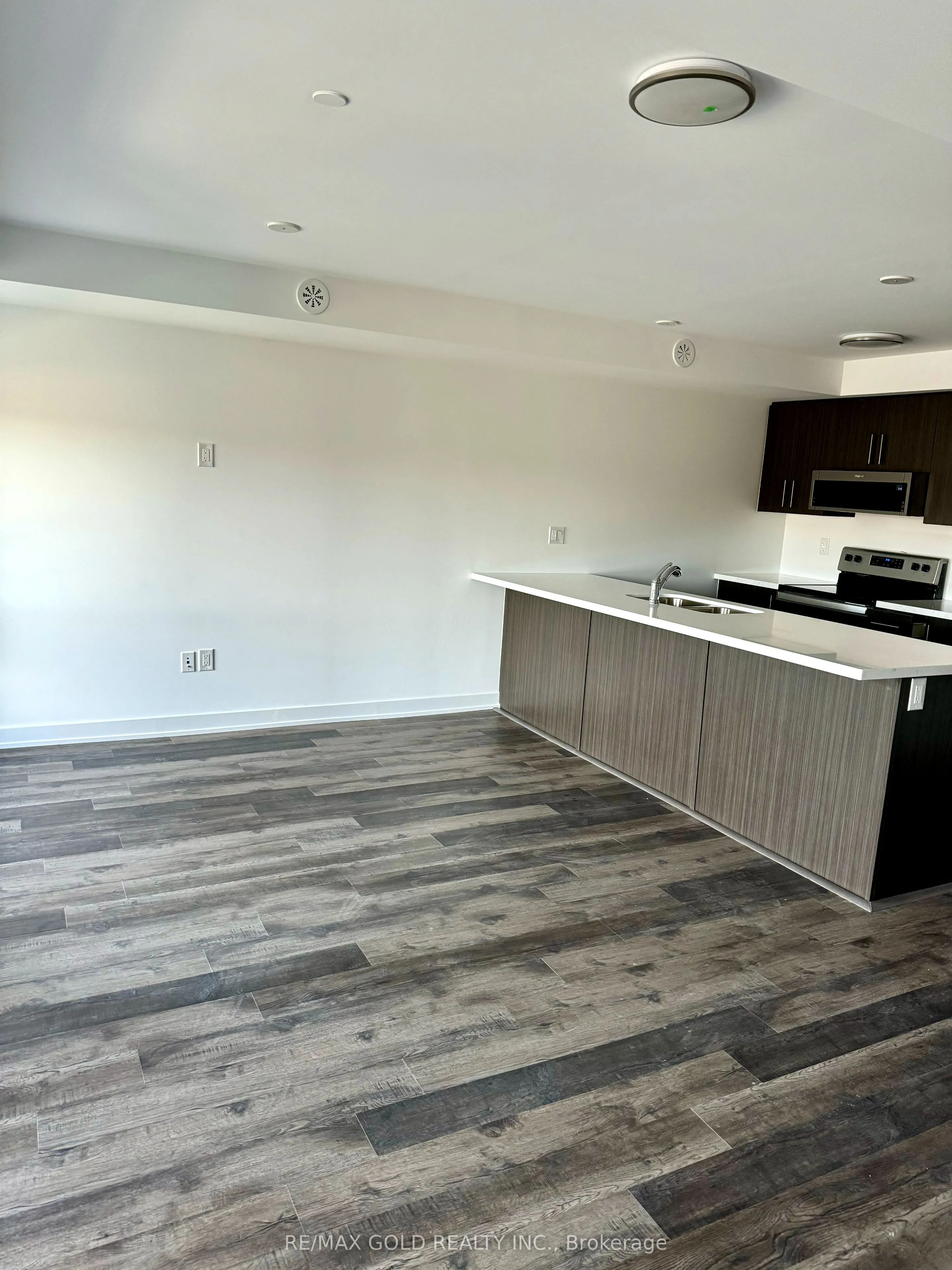 155 Veterans Drive N, #9