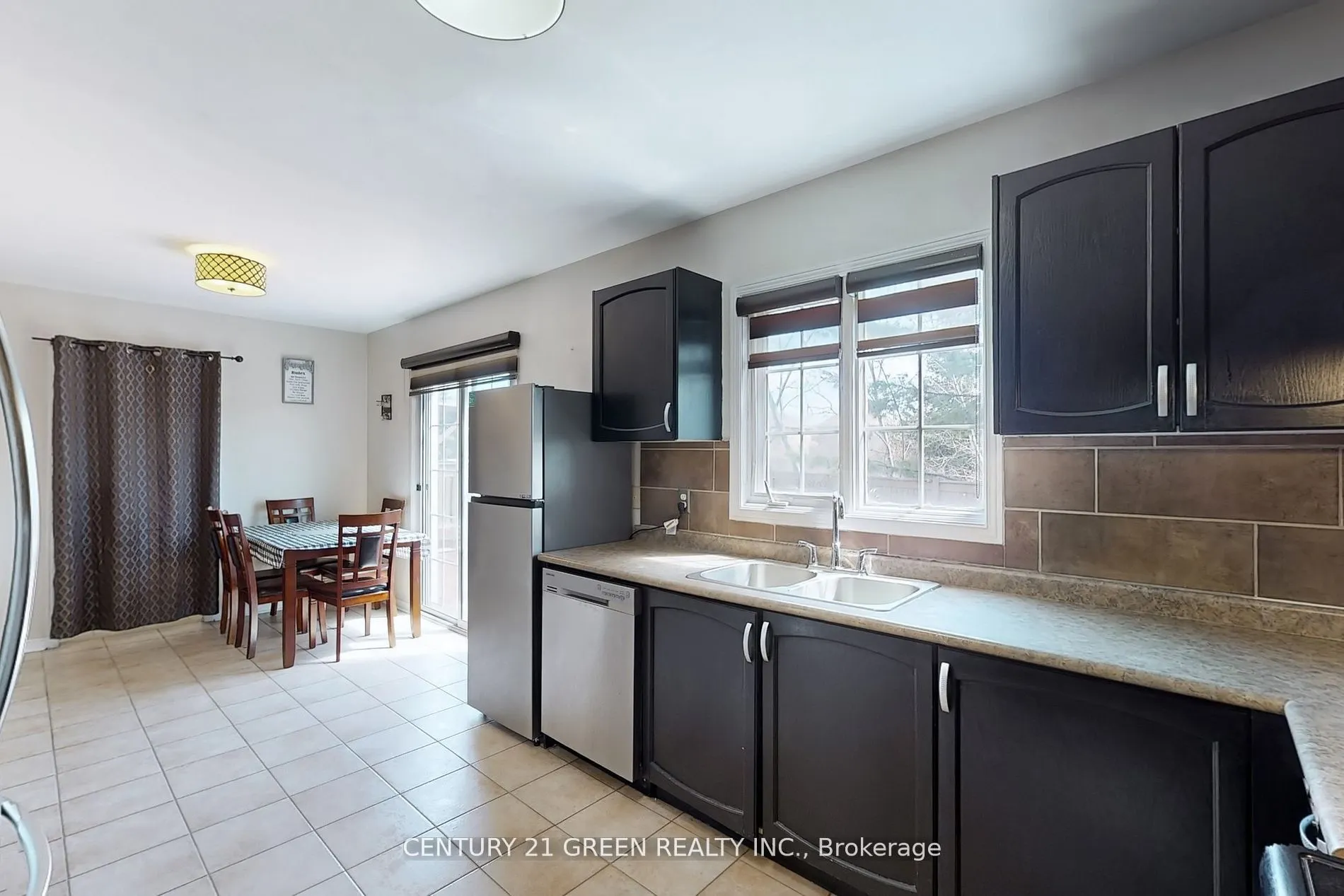 26 Dolphin Song Crescent