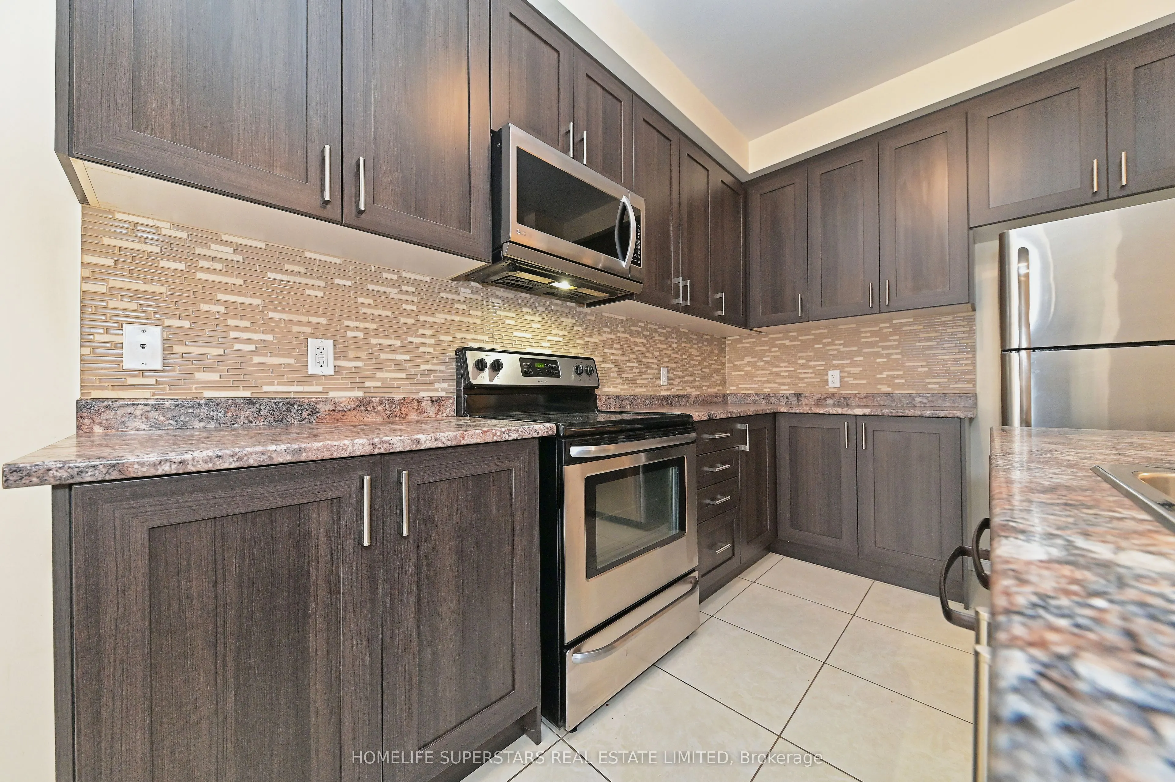 9 Yellowknife Road