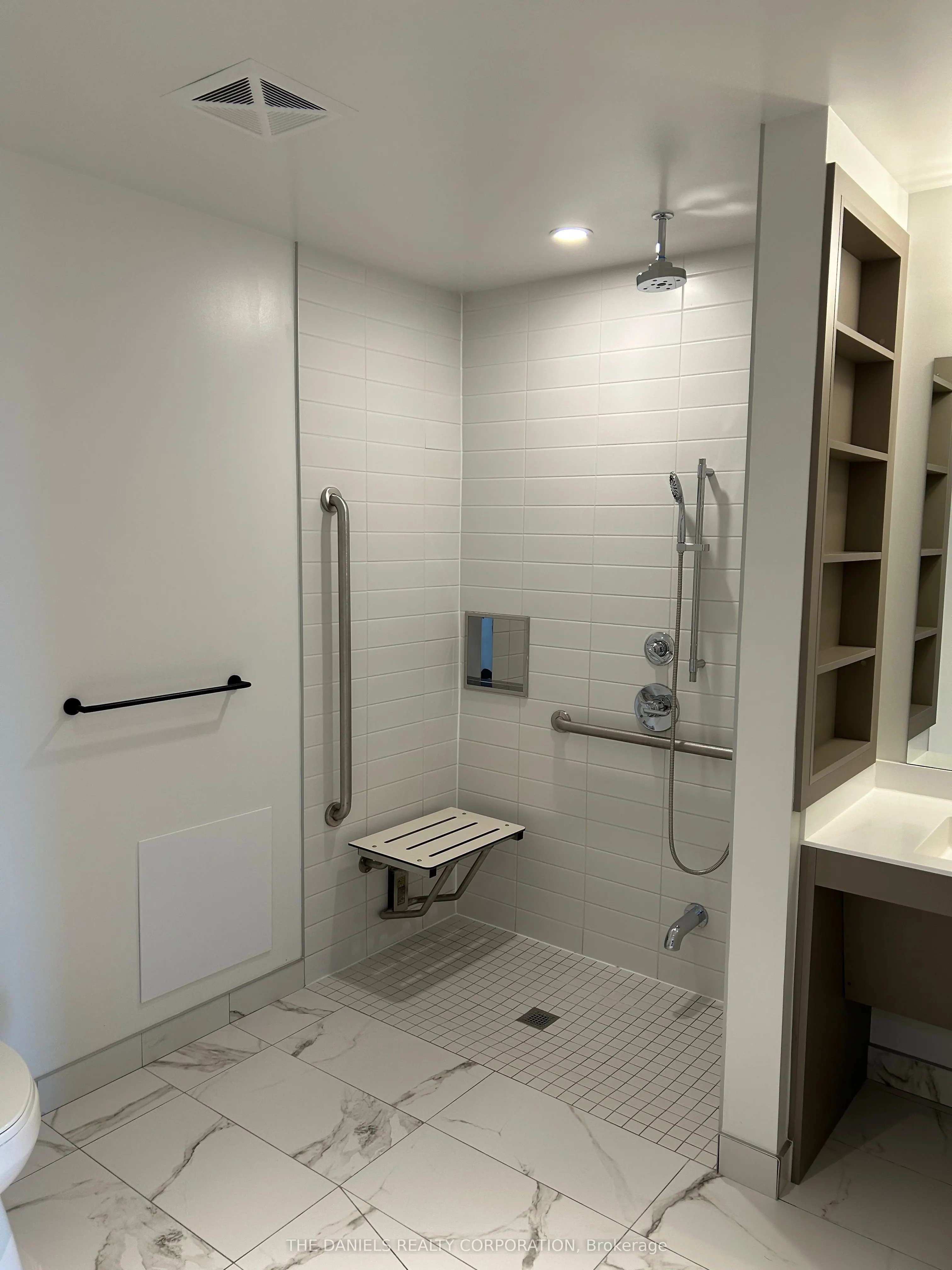 10 Lagerfeld Drive, #208