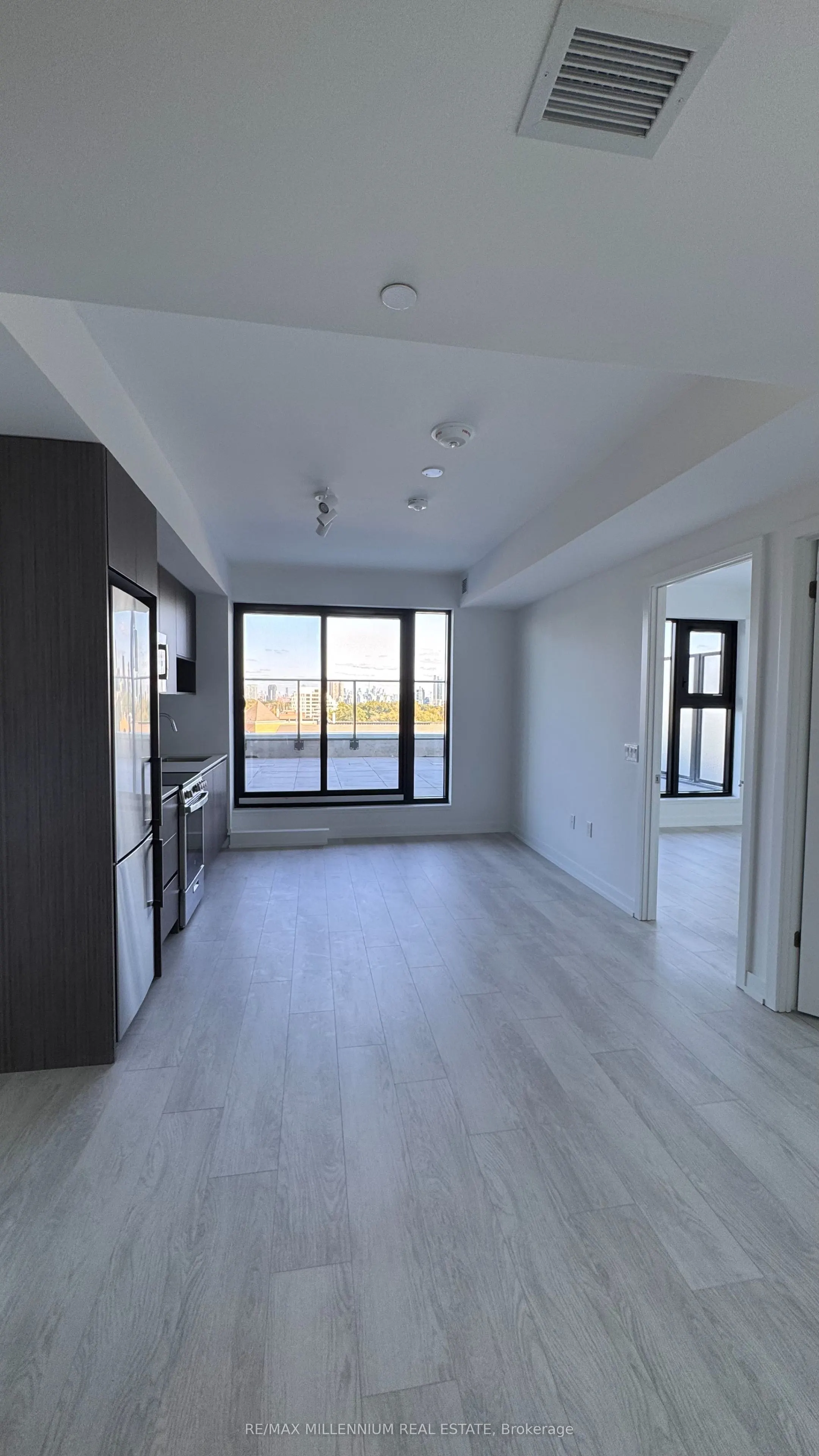 801 The Queens Way, #707