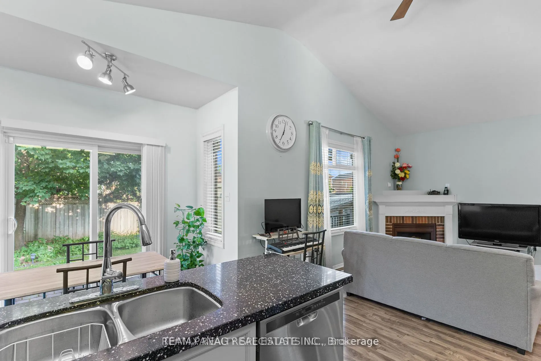 17 Bushberry Road