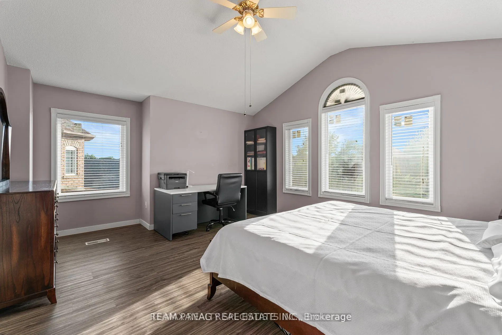17 Bushberry Road