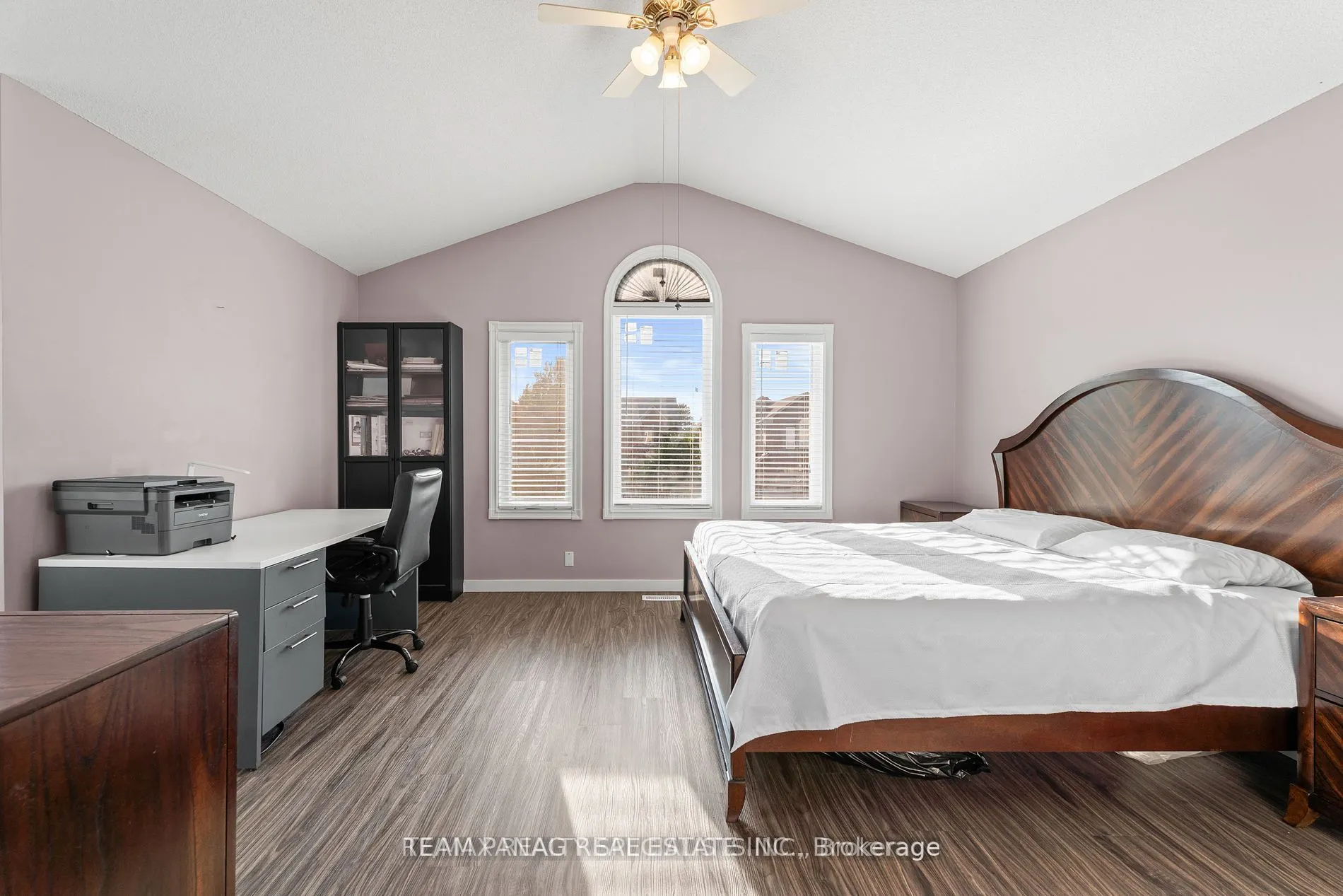 17 Bushberry Road