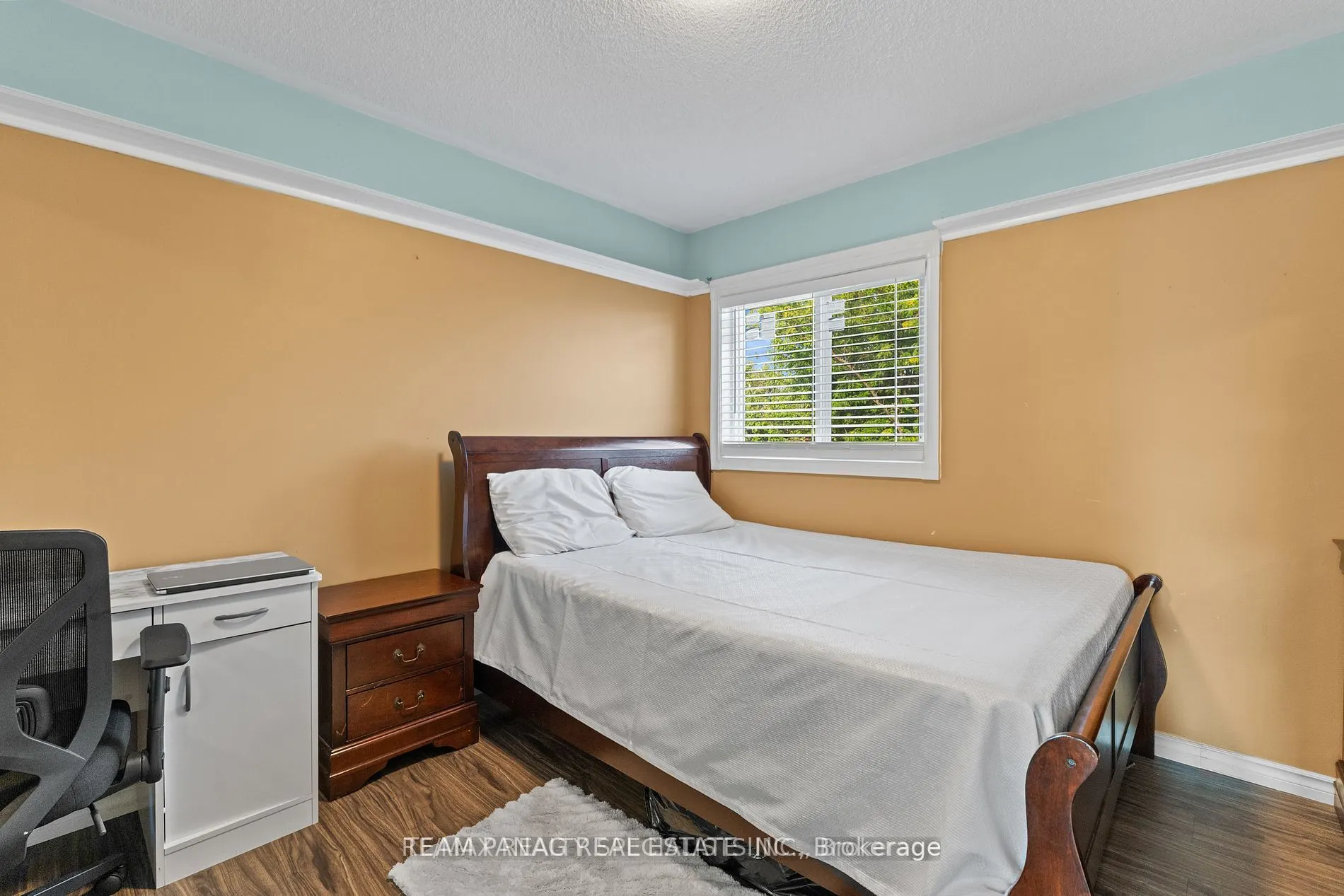 17 Bushberry Road