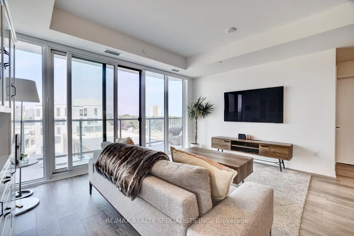 220 Missinnihe Way, #604